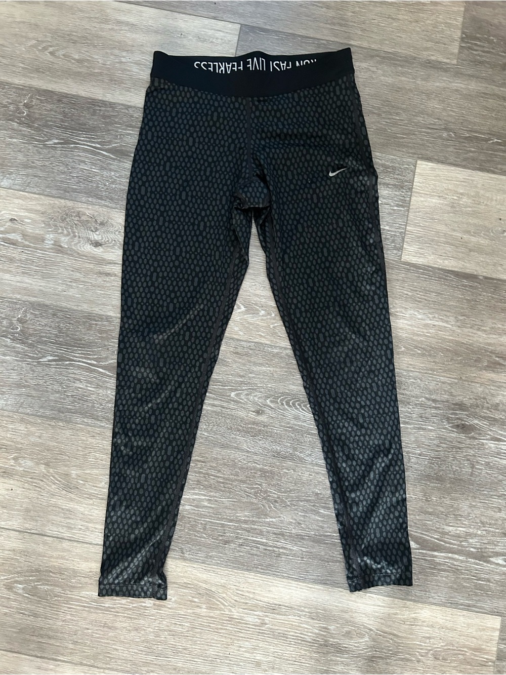 Nike Women’s Black Hex-Pattern Athletic Leggings